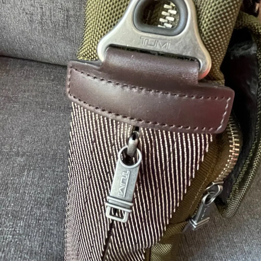 Tumi Alpha Bravo Pinckey Flap Brief    New without Tag